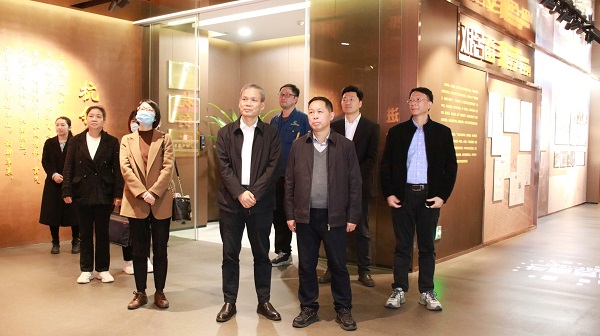 参观文化展示中心.jpg